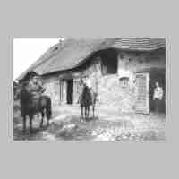 020-0019 Erika Heubach auf dem Gutshof Kapkeim.jpg